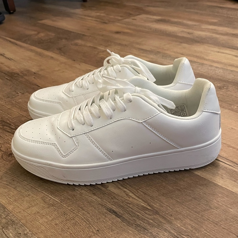 Size 7 white flatform sneakers like new